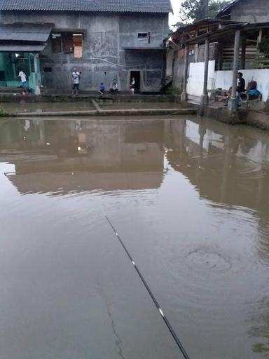 KOLAM PANCING DAN LESEHAN CAK MAN