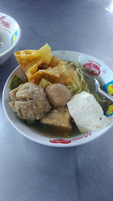 BAKSO FITRI & ES CAMPUR YUYUN