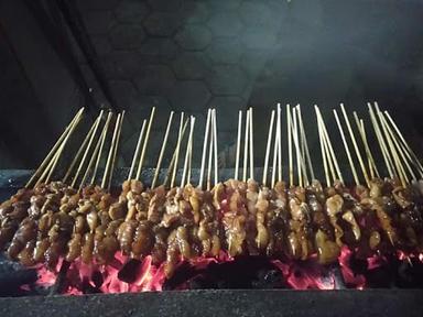 SATE AYAM DAN KAMBING MBAK NAYA