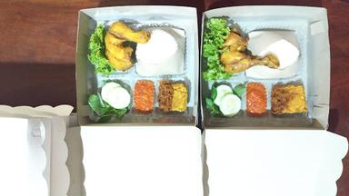 WARUNG LALAPAN BEBEK DAN AYAM GORENG TOEMPANG