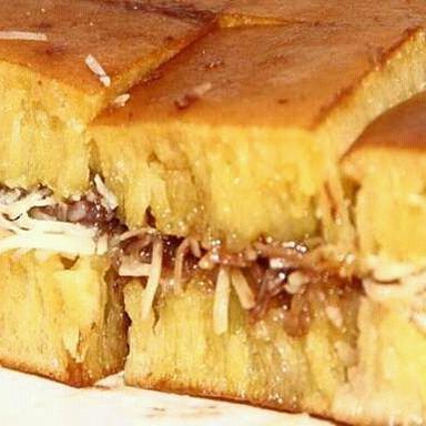 YOLLAND MARTABAK TERANG BULAN