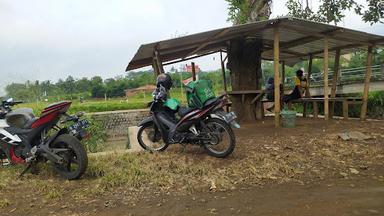 WARUNG SAWAH PAK REBEN