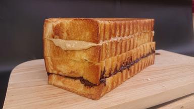 ROTI BAKAR DAN SUSU SEGAR NUMANI