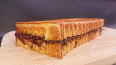 ROTI BAKAR DAN SUSU SEGAR NUMANI