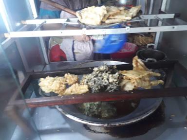 WARUNG ES DAN GORENGAN PAK BIBIT