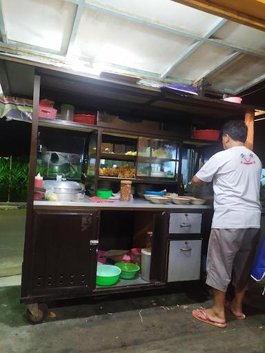 BAKSO DAN MIE AYAM GOYANG LIDAH