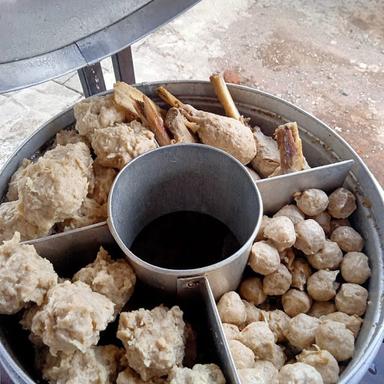 WARUNG BAKSO CAK TRI