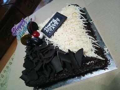 AQILA CAKE