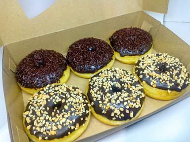 ADAROTI DONAT KENTANG & BAKERY