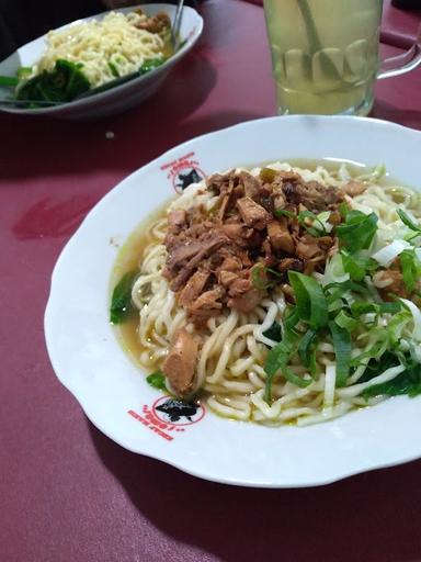 WARUNG MAKAN BAKSO DAN MIE AYAM SEPIRING RIZQUNA