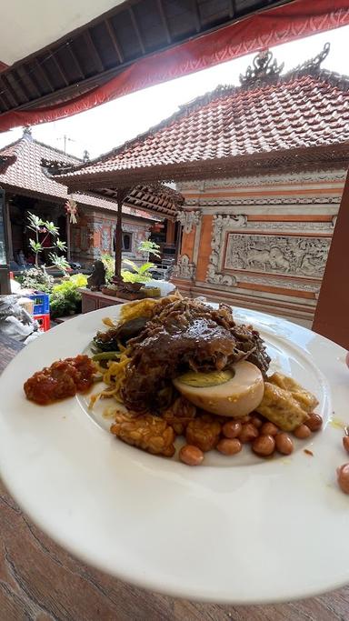 AYAM BETUTU PAK SANUR