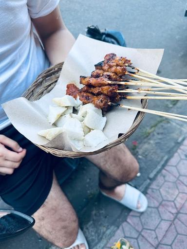 JUAL SATE BABI AJIK ROY