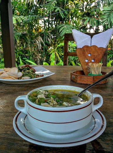 MADE'S WARUNG PENESTANAN UBUD