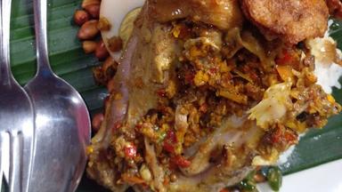 NASI AYAM BETUTU KEDEWATAN IBU ADNYANI