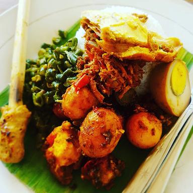 NASI AYAM KEDEWATAN IBU AGUNG - RAYA TEGES UBUD