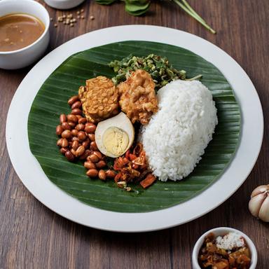 NASI AYAM KEDEWATAN IBU MANGKU - UBUD (PUSAT)