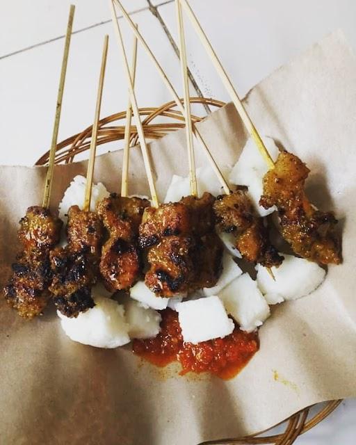 SATE BABI DIKUTUH MANGDE