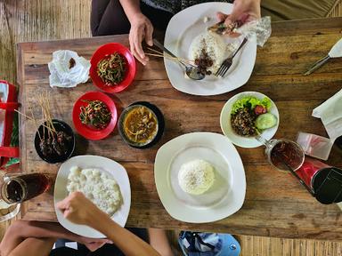 WARUNG SATE KAKUL