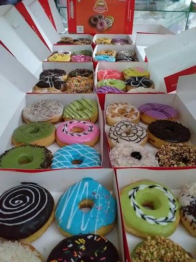 YUAN DONUTS