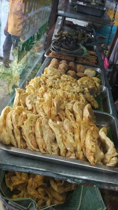 WARUNG NASI AMPERA UJUNG BERUNG