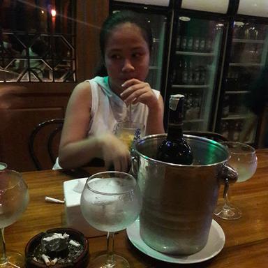 PUBLIQ DINE & WINE