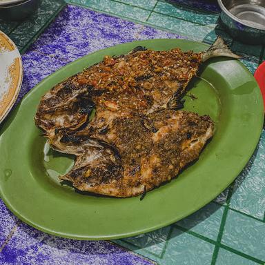 WARUNG IKAN BAKAR RICA-RICA ALA'