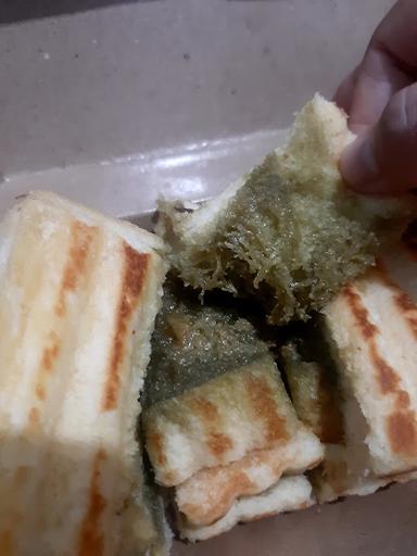 ROTI BAKAR CRUNCHY TEH RARA