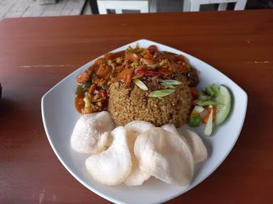 NASI GUYUR