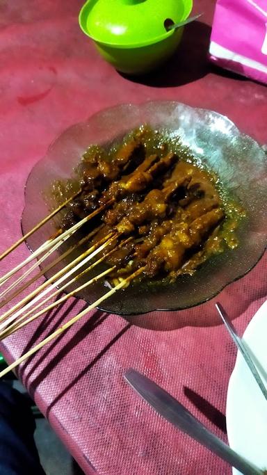 SATE AYAM DAN KAMBING CAK AHMAD BAIRI