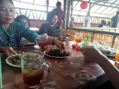 PONDOK MAKAN & PEMANCINGAN MINANATA