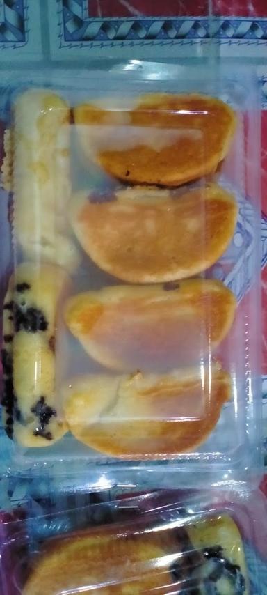 ROTI BAKAR, KUE PUKIS & NYOPEE ZUNA