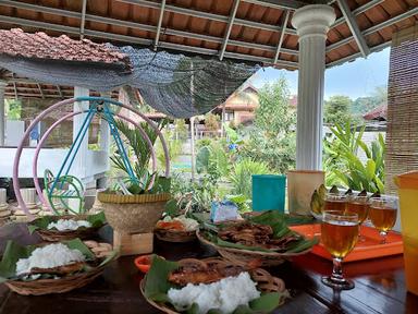 SAUNG PANDAN SARI