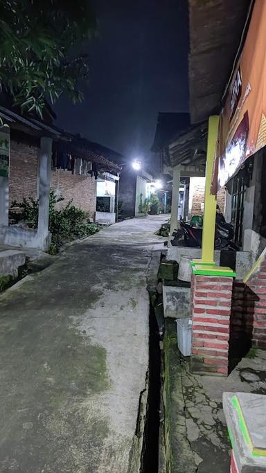 WARUNG DAHAR IQBAL BABADAN