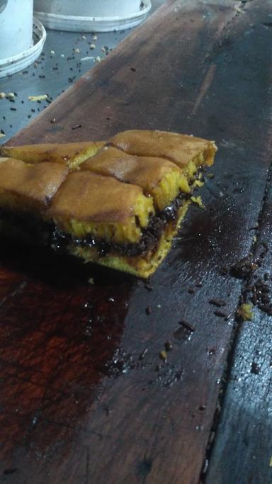 MARTABAK DAN TERANGBULAN LEK WAWAN