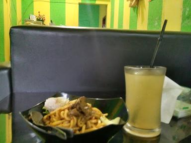 KEDAI MIE WOLES