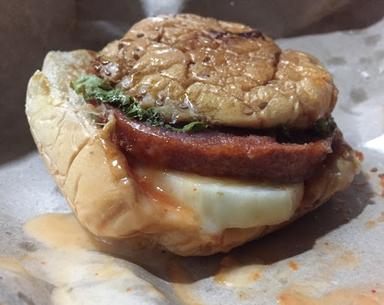 BURGER PAK KUMIS HOLLAND