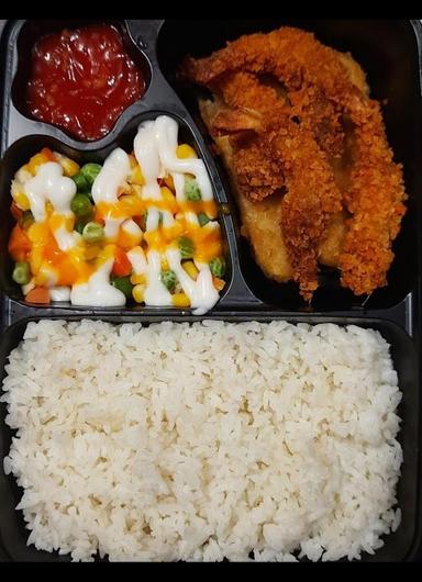 AYAM GEPREK DAPOER BU FITRI