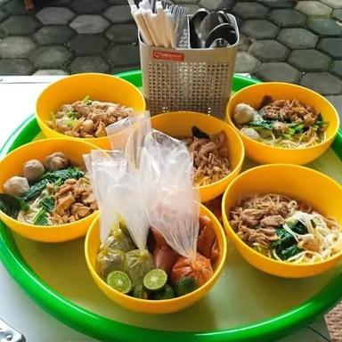 KEDAI KOBOY -BAKSO SAPI,BAKSO IKAN,MIE AYAM