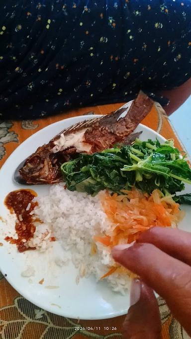 WARUNG NASI RAMES UWA'NE