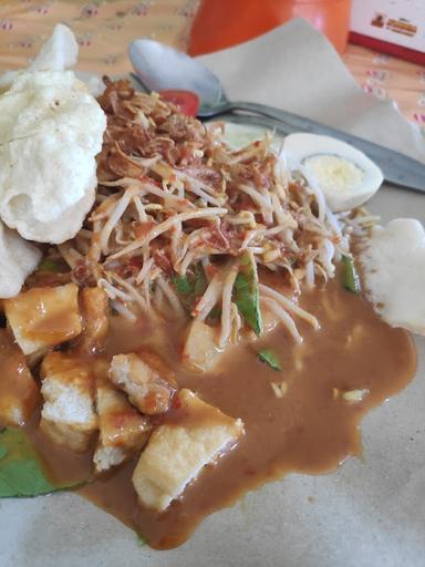 GADO-GADO MAHKOTA