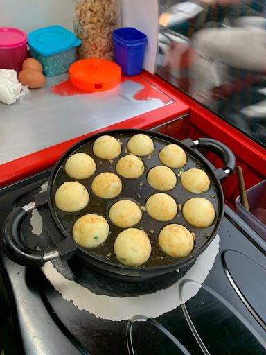 TAKONOMI “TAKOYAKI & OKONOMIYAKI”