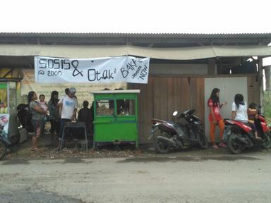 KEDAI KEMEBOEL