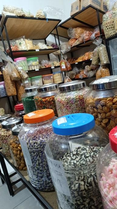 WIKARTA NUSANTARA SNACK KILOAN CAKE COOKIES DESSERT