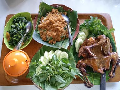 AYAM GORENG BU HARTIN DRIYAN