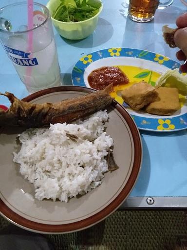 SARI LAUT DAN PECEL LELE PAK DIMAS