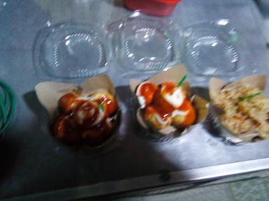 TAKOMINA TAKOYAKI DAN SEMPOL AYAM