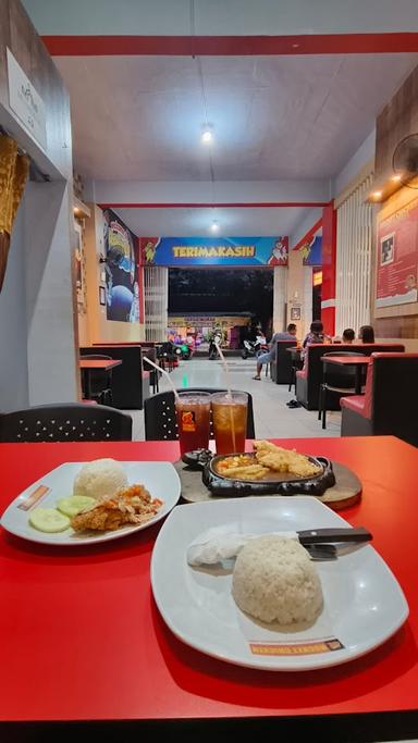 ROCKET CHICKEN PRIGI TRENGGALEK