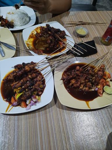 SATE KELINCI MBAK CICIK WEDARIJAKSA PATI