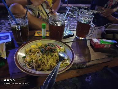 WARUNG KOPI PODJOK LIMOLAS