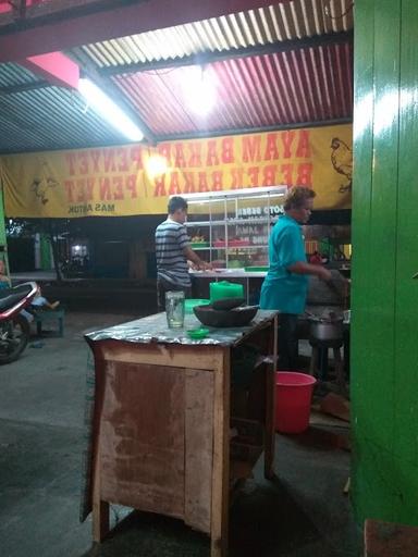 PAKARNYA BEBEK GORENG MAS ANTOK